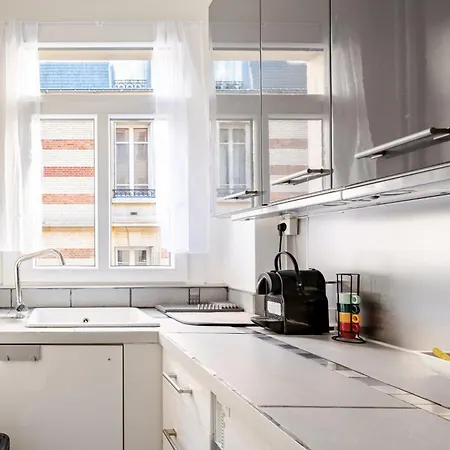 Chic 16th Arr King Bed Private Mews Access * Parigi